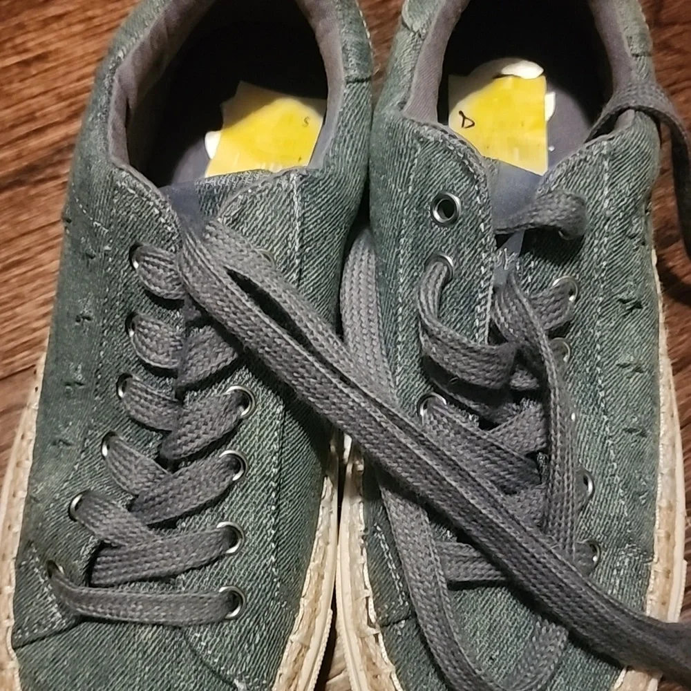 Womens Guess Denim Star Size 8 Lace Up Shoes. Never worn - Picture 4 of 10